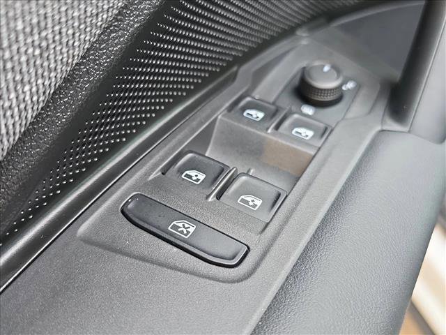 Used 2025 Volkswagen Tiguan S image 8