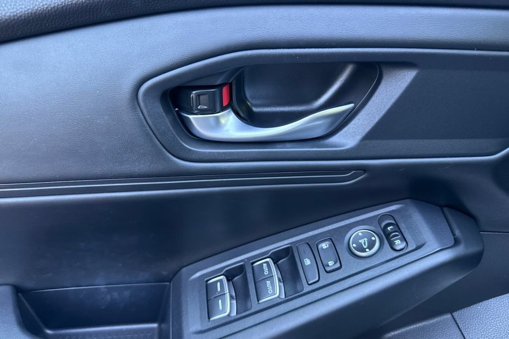Certified 2023 Honda Accord EX image 5