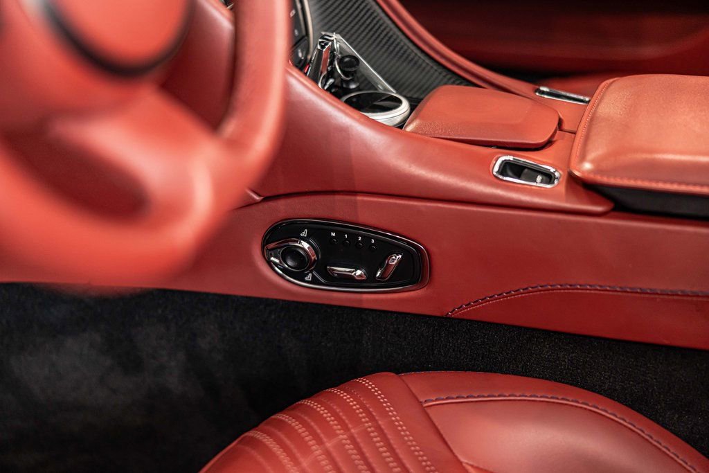 Used 2022 Aston Martin DB11 Volante image 20