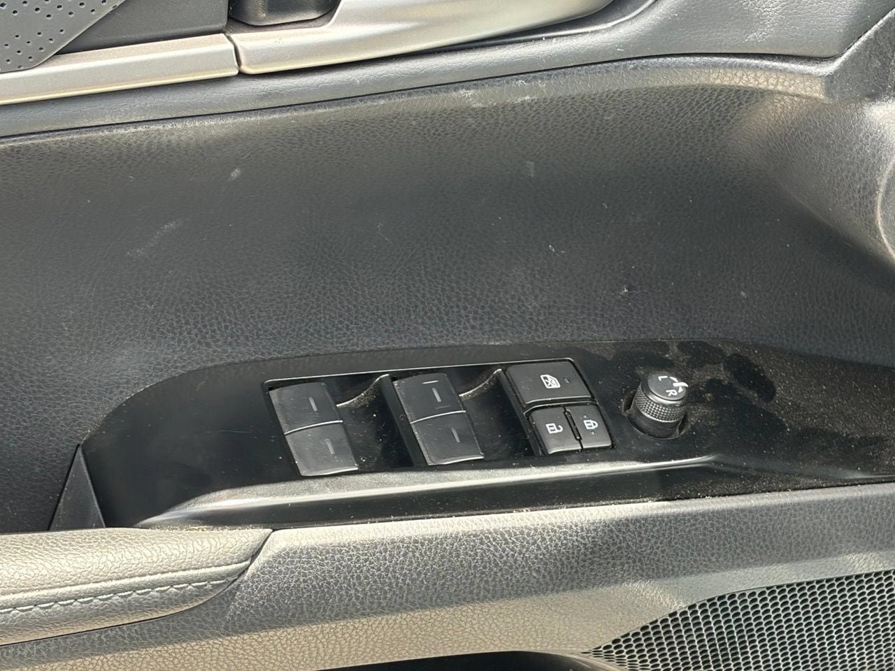 Used 2025 Toyota Camry XSE FWD image 5