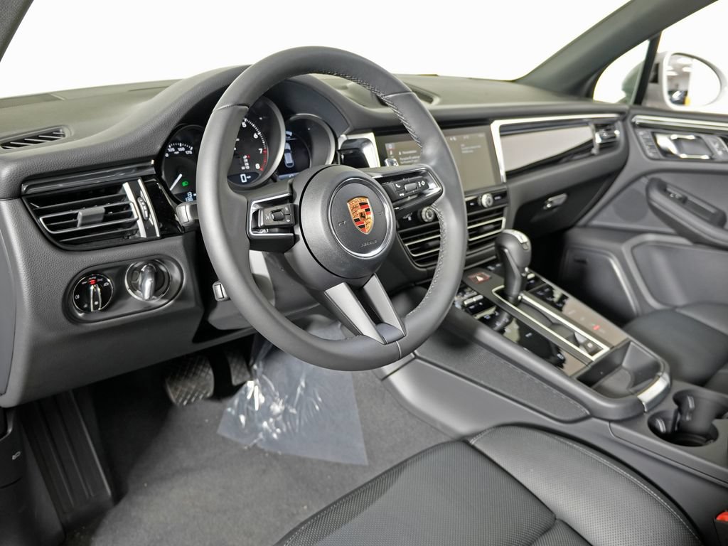 Used 2026 Porsche Macan AWD/4WD image 4