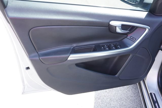 Used 2015 Volvo V60 T5 Premier image 18