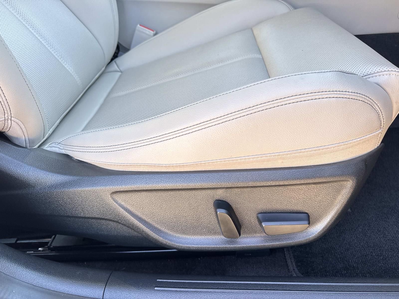 Used 2023 Genesis G70 2.0T image 12