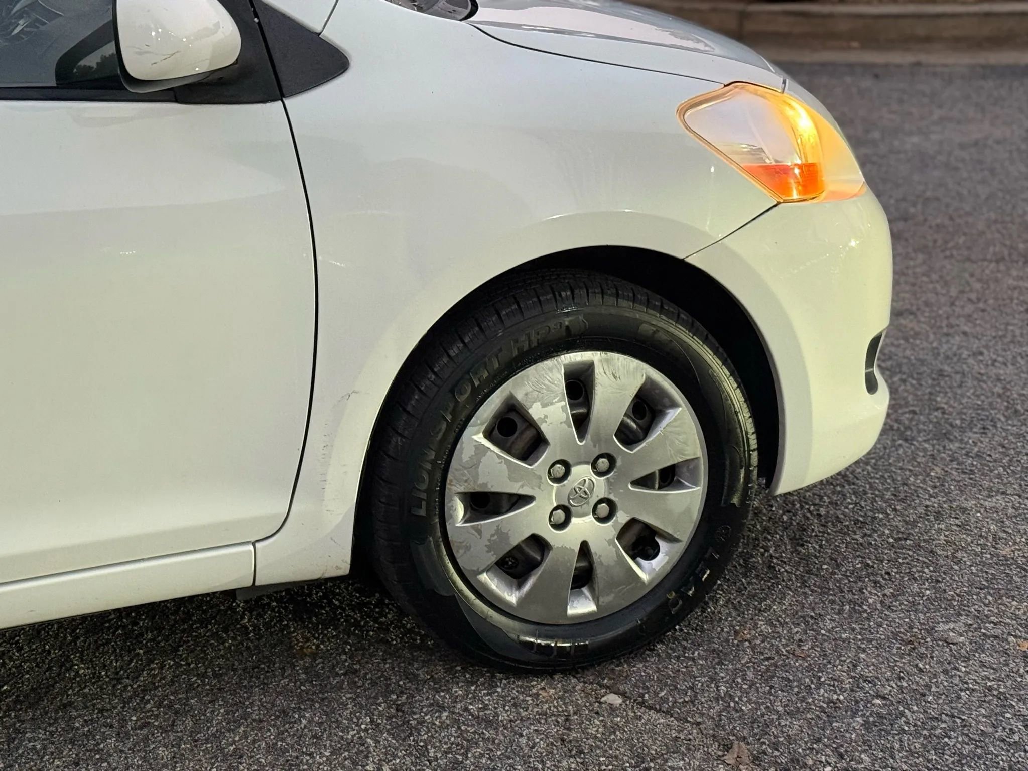 Used 2011 Toyota Yaris Sedan image 9