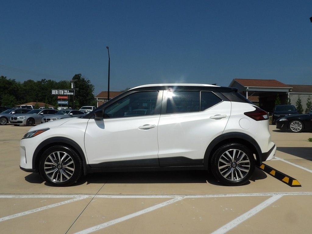 Used 2021 Nissan Kicks SV FWD image 2
