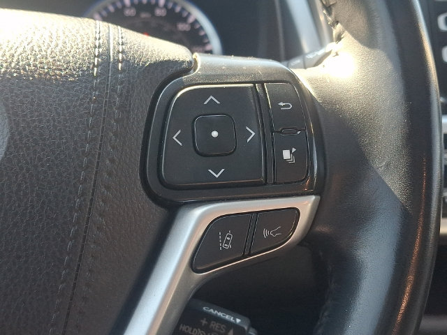 Used 2019 Toyota Highlander XLE AWD/4WD image 23