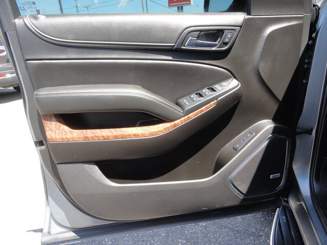 Used 2020 Chevrolet Suburban Premier w/ Premier 6.2L Value Package AWD/4WD image 29