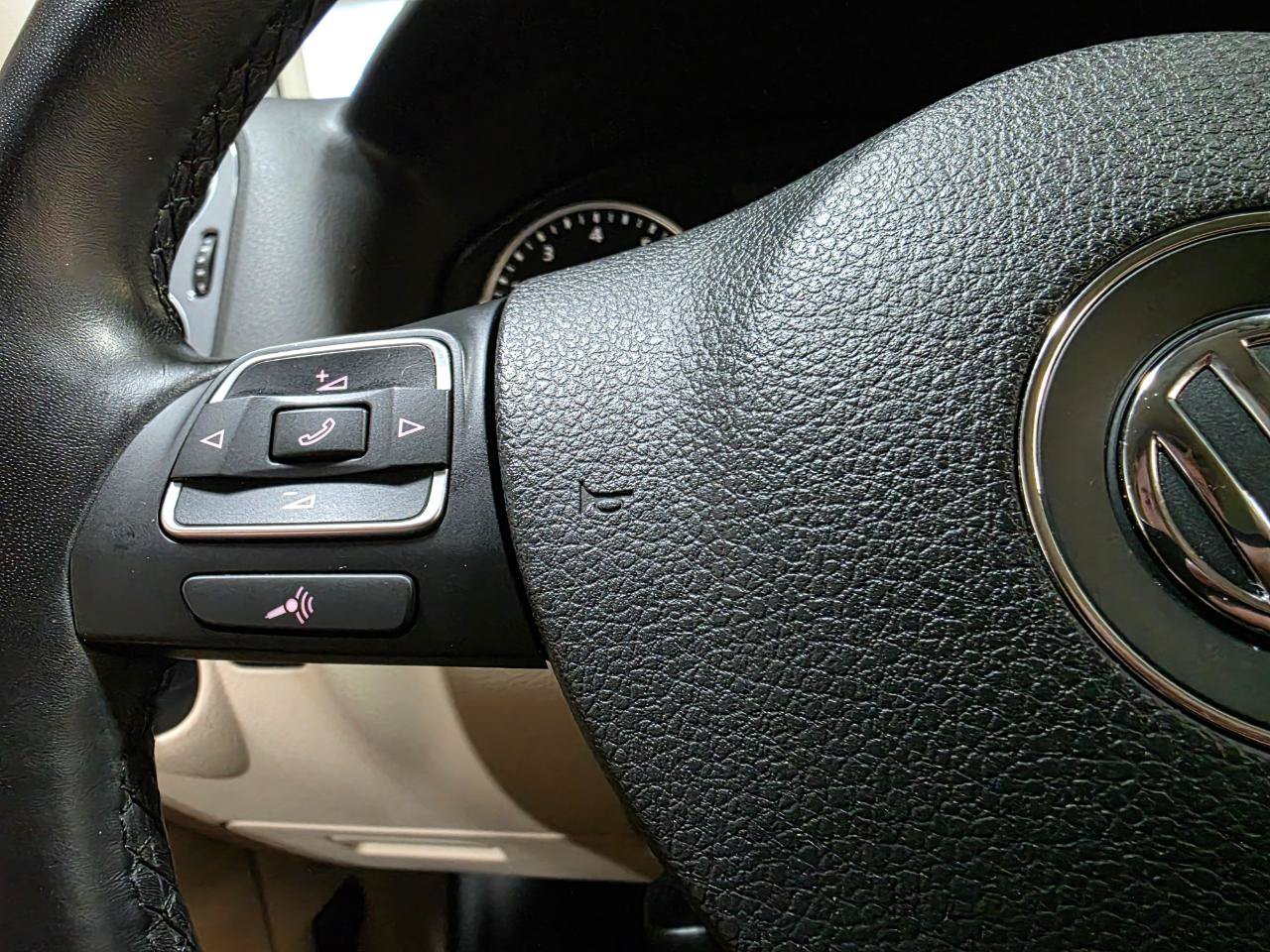 Used 2014 Volkswagen Tiguan SEL FWD image 29