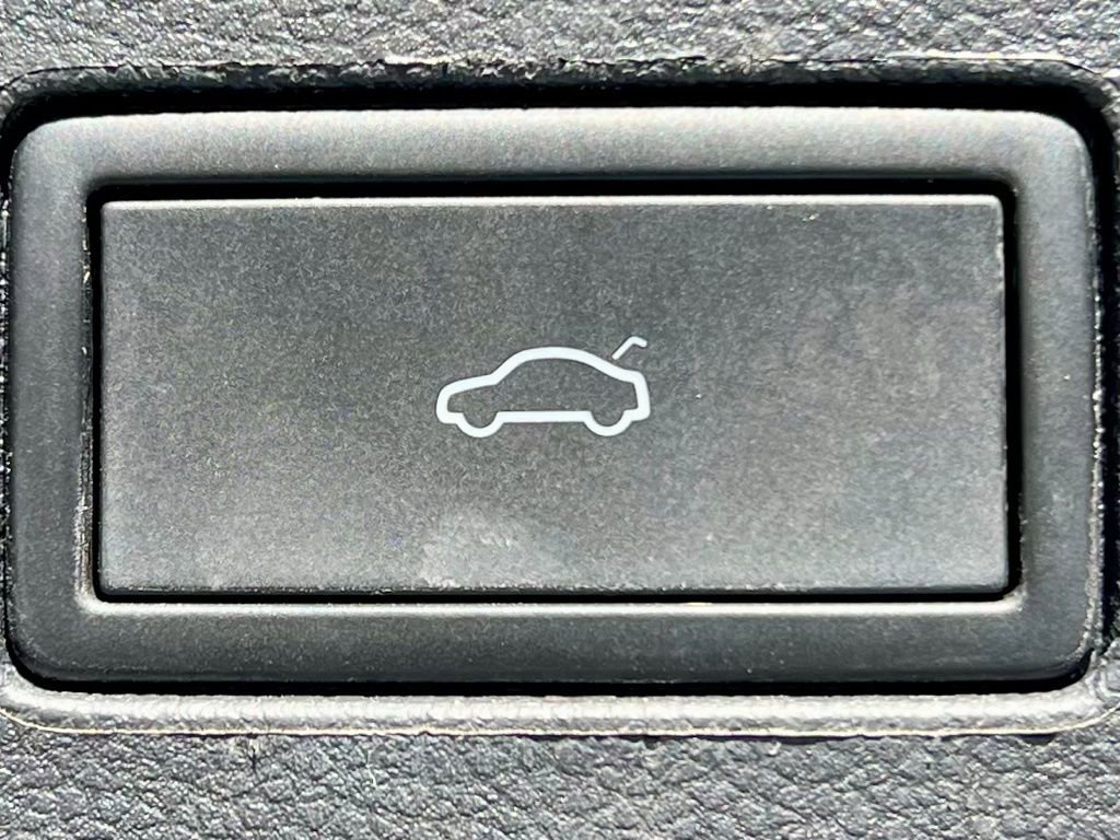 Used 2022 Volkswagen Atlas Cross Sport SE image 38