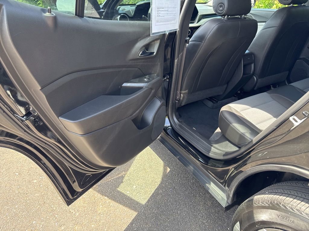 Used 2025 Chevrolet Trax LT FWD image 36