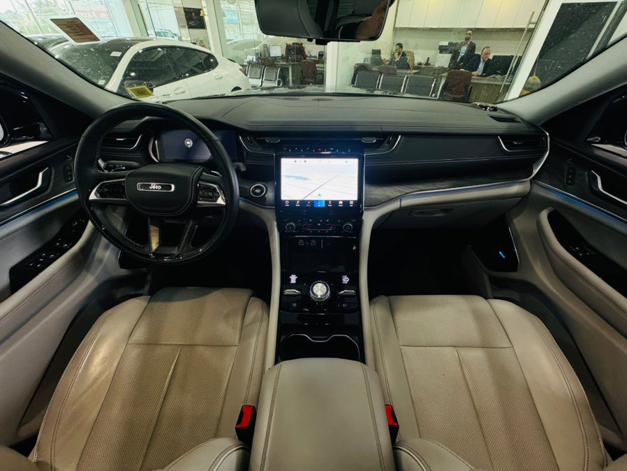 Used 2022 Jeep Grand Cherokee Overland w/ Adv Protech Group III image 25