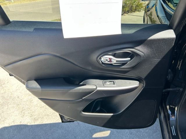 Used 2019 Jeep Cherokee Limited w/ Technology Group image 27