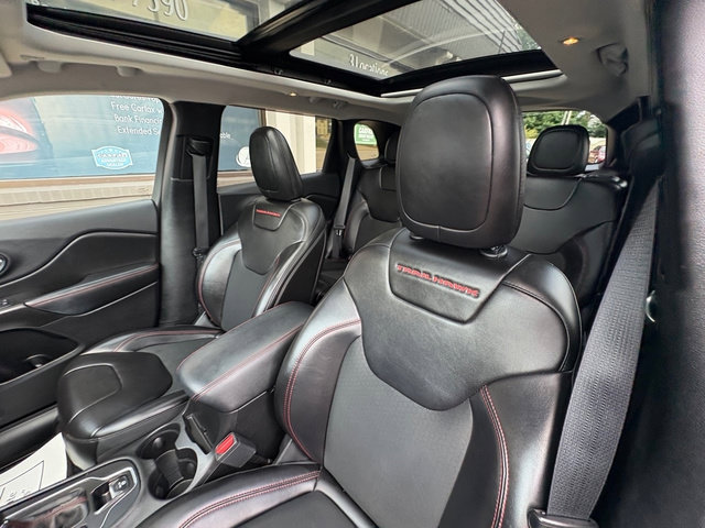 Used 2019 Jeep Cherokee Trailhawk w/ Comfort/Convenience Group AWD/4WD image 12