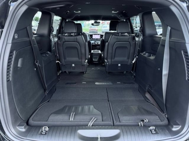 New 2027 Chrysler Pacifica Select FWD image 10
