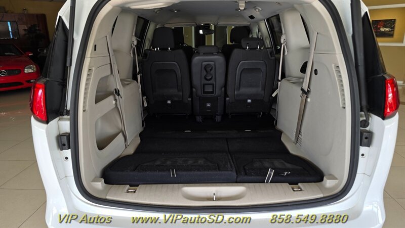 Used 2017 Chrysler Pacifica Touring FWD image 12