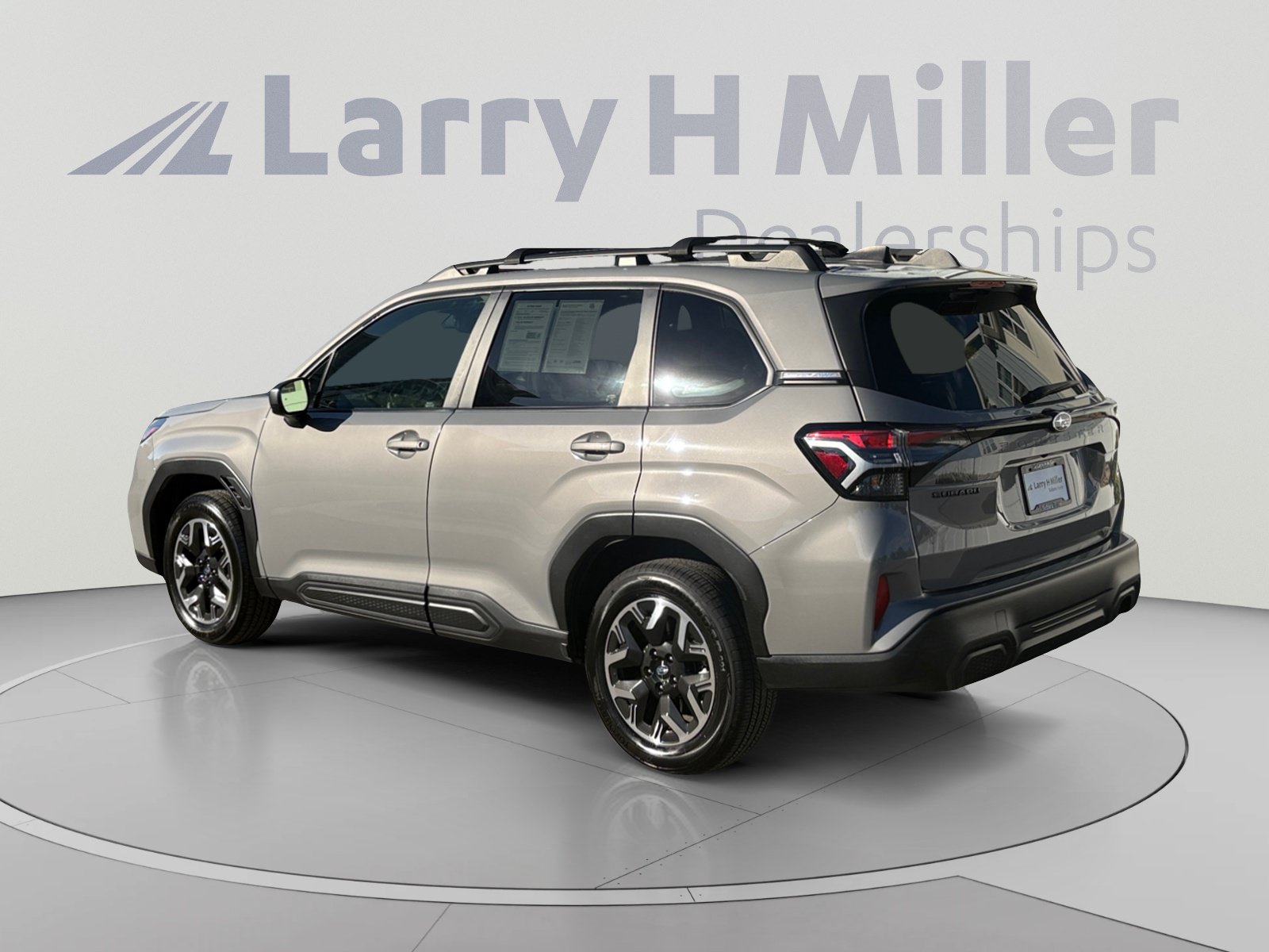 Certified 2025 Subaru Forester Premium w/ Convenience Package #1 AWD/4WD image 3