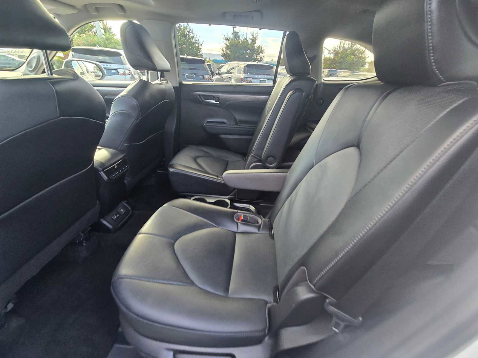 Used 2023 Toyota Highlander Limited image 20