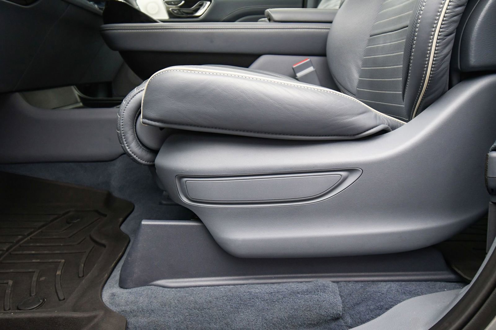 Used 2024 Lincoln Navigator L Black Label image 46