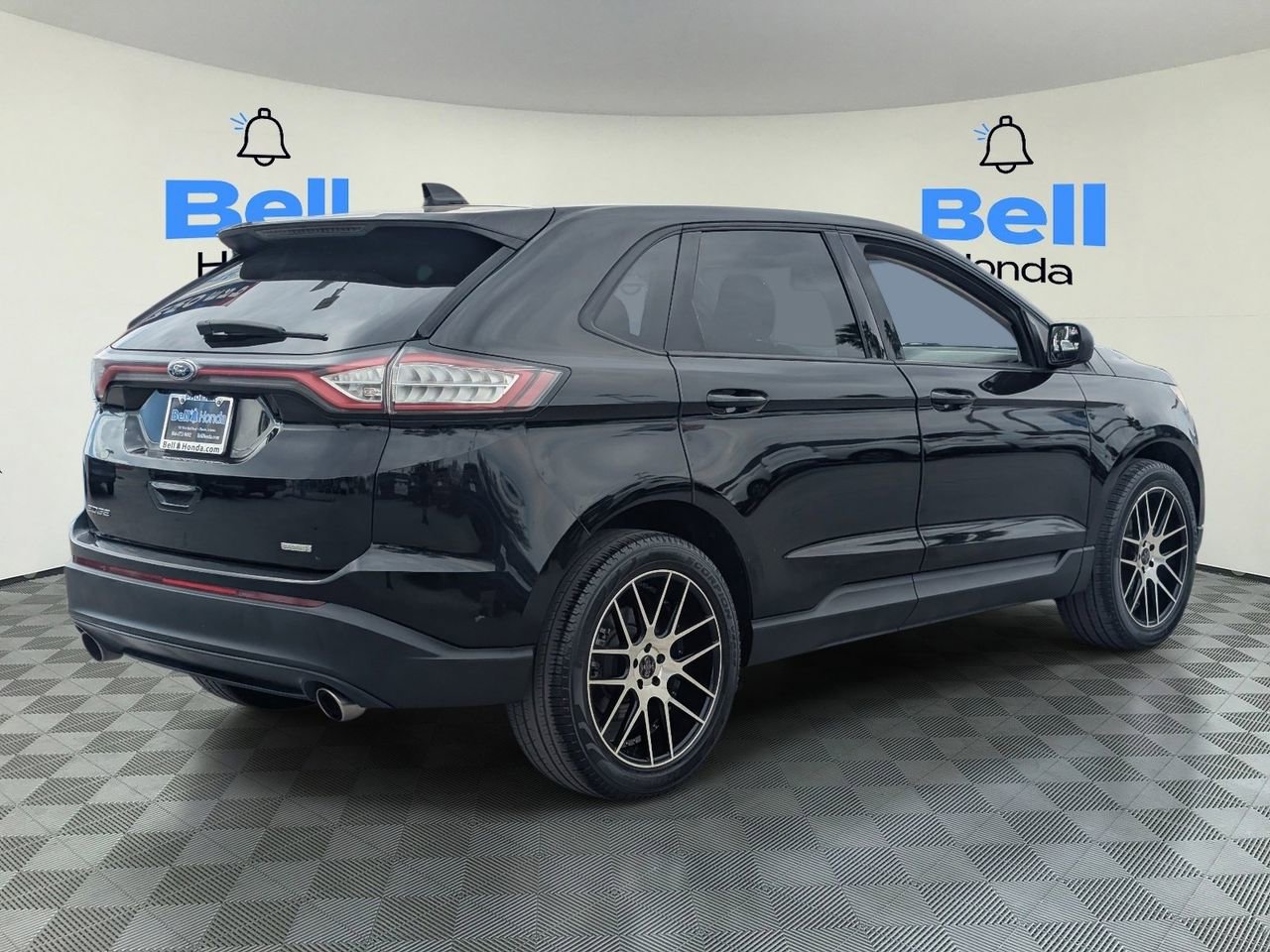 Used 2016 Ford Edge SE image 4