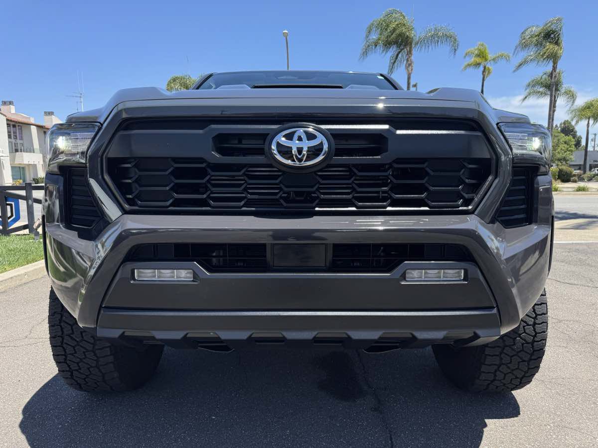 Used 2024 Toyota Tacoma TRD Sport AWD/4WD image 12
