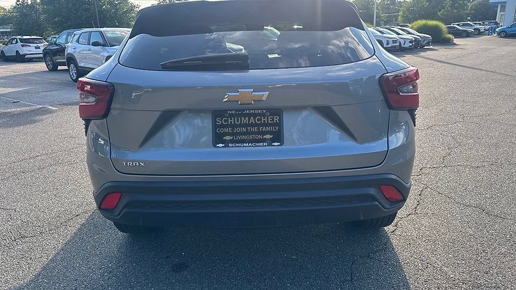 Certified 2024 Chevrolet Trax LS FWD image 4