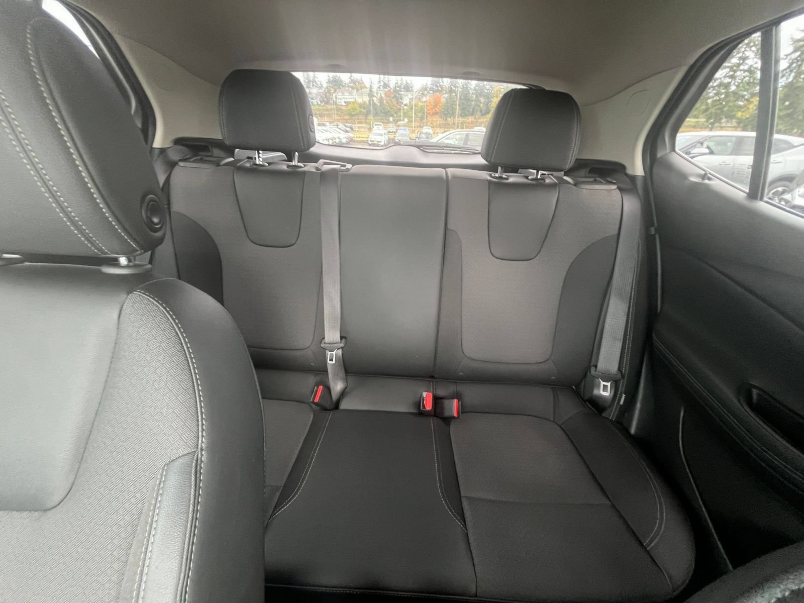 Used 2025 Buick Encore GX Preferred AWD/4WD image 38