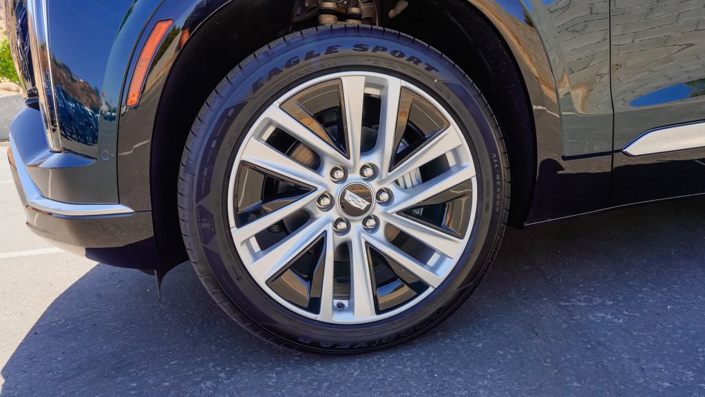 New 2027 Cadillac Vistiq Luxury w/ LPO, Floor Liner Package AWD/4WD image 7