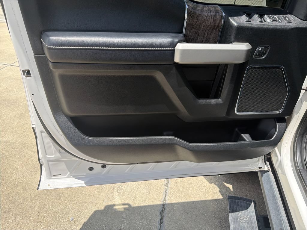 Used 2019 Ford F250 Lariat w/ Lariat Ultimate Package AWD/4WD image 16