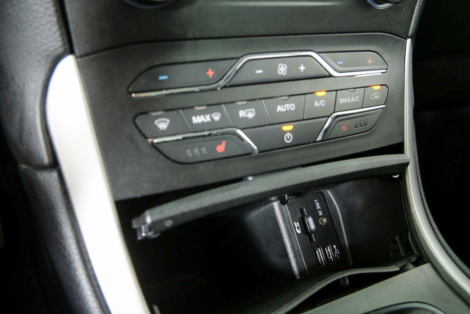 Used 2015 Ford Edge SEL w/ Equipment Group 201A FWD image 14