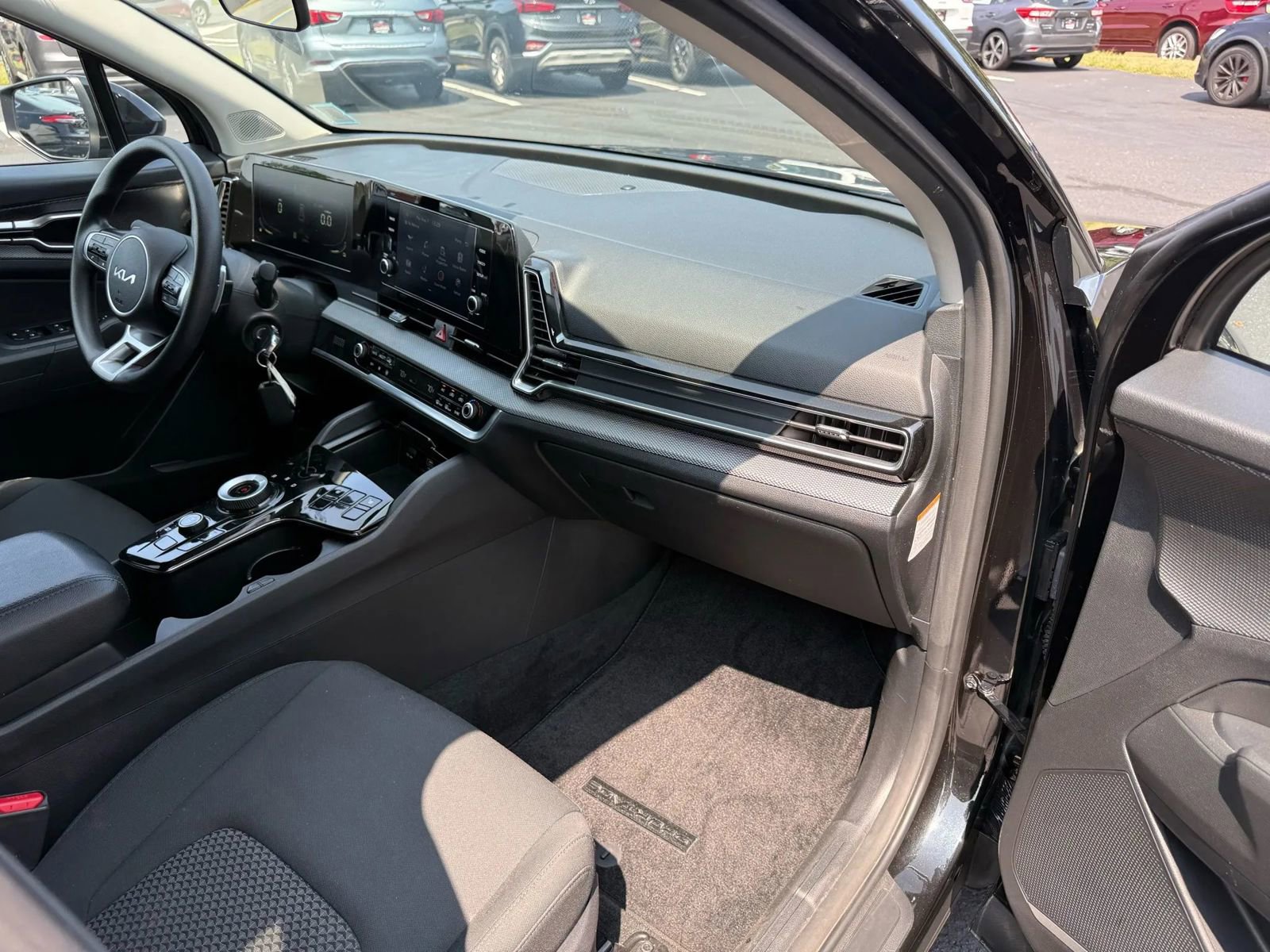Used 2023 Kia Sportage LX image 44