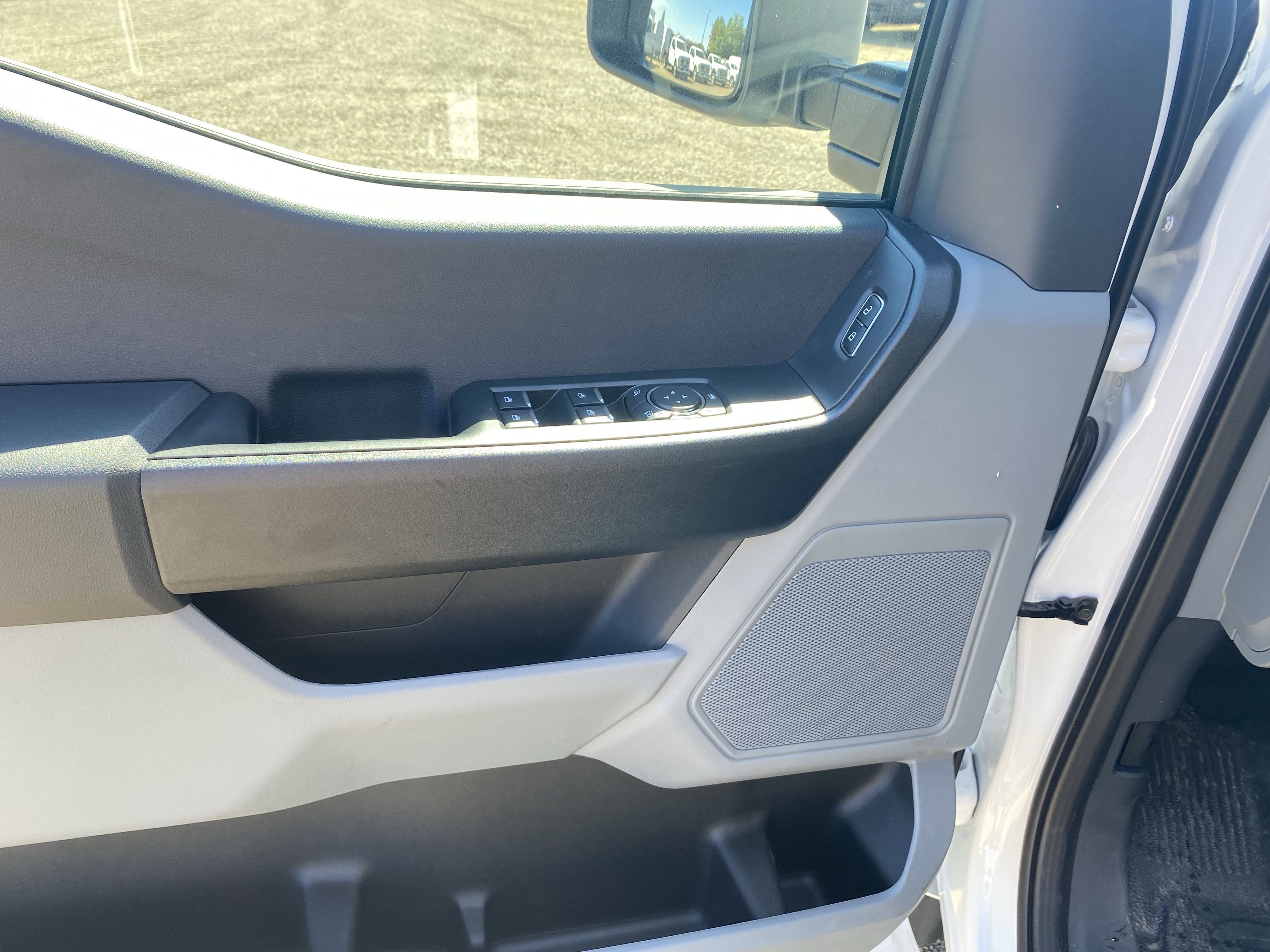 New 2025 Ford F550 4x4 SuperCab Super Duty image 17