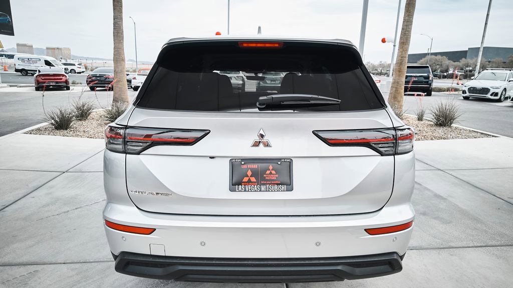 New 2026 Mitsubishi Outlander ES FWD image 7