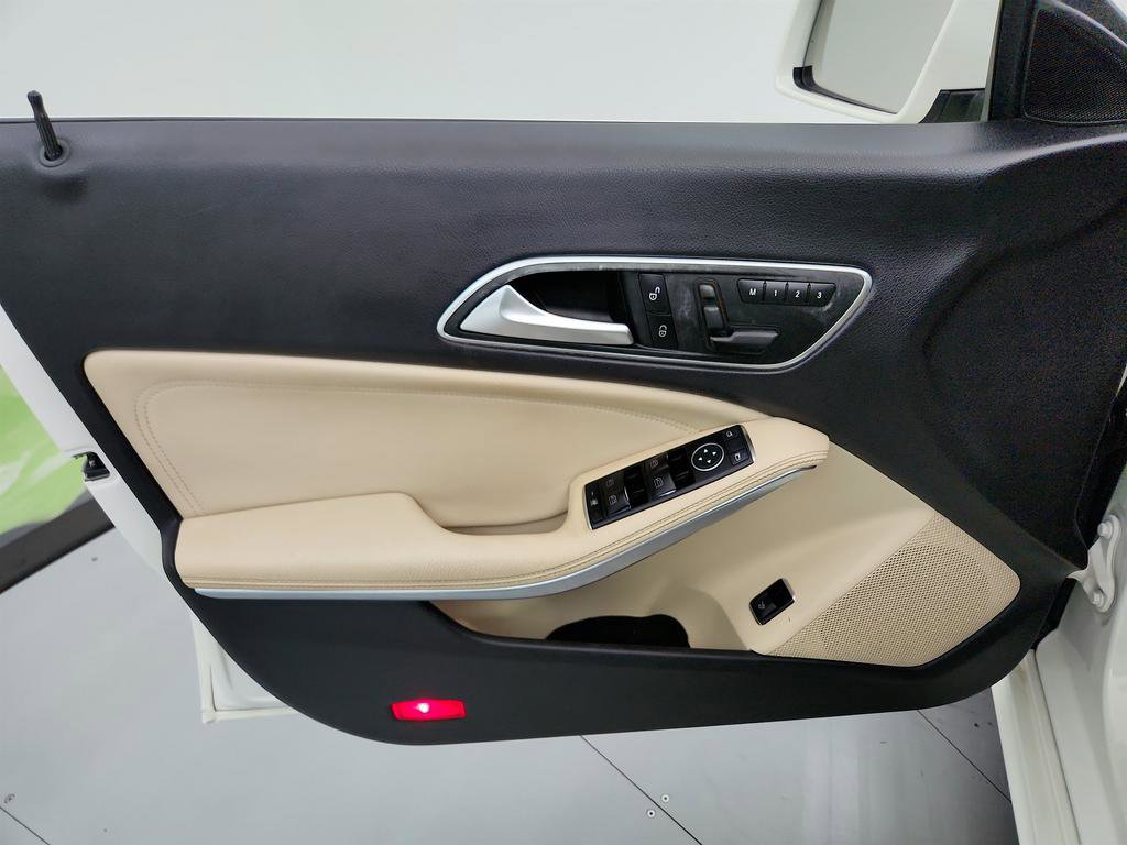 Used 2015 Mercedes-Benz CLA 250 image 20
