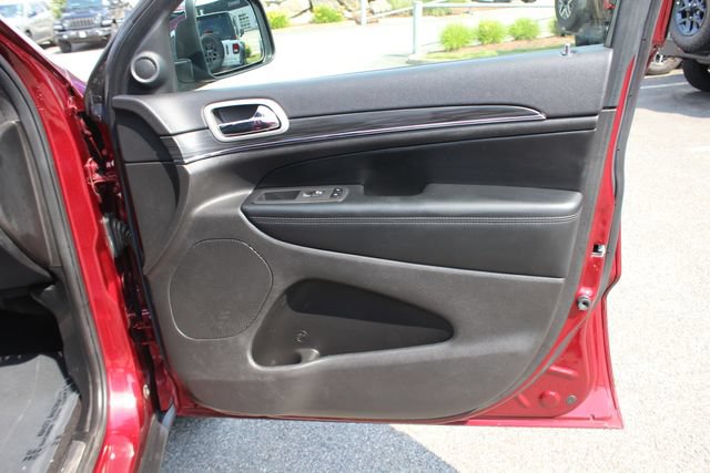 Used 2021 Jeep Grand Cherokee Limited AWD/4WD image 32