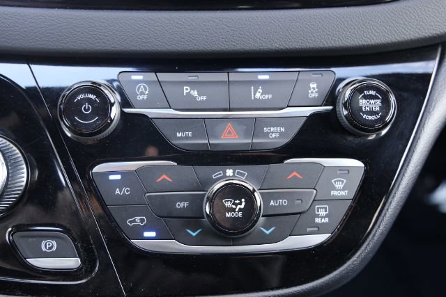 Used 2026 Chrysler Pacifica Select FWD image 50