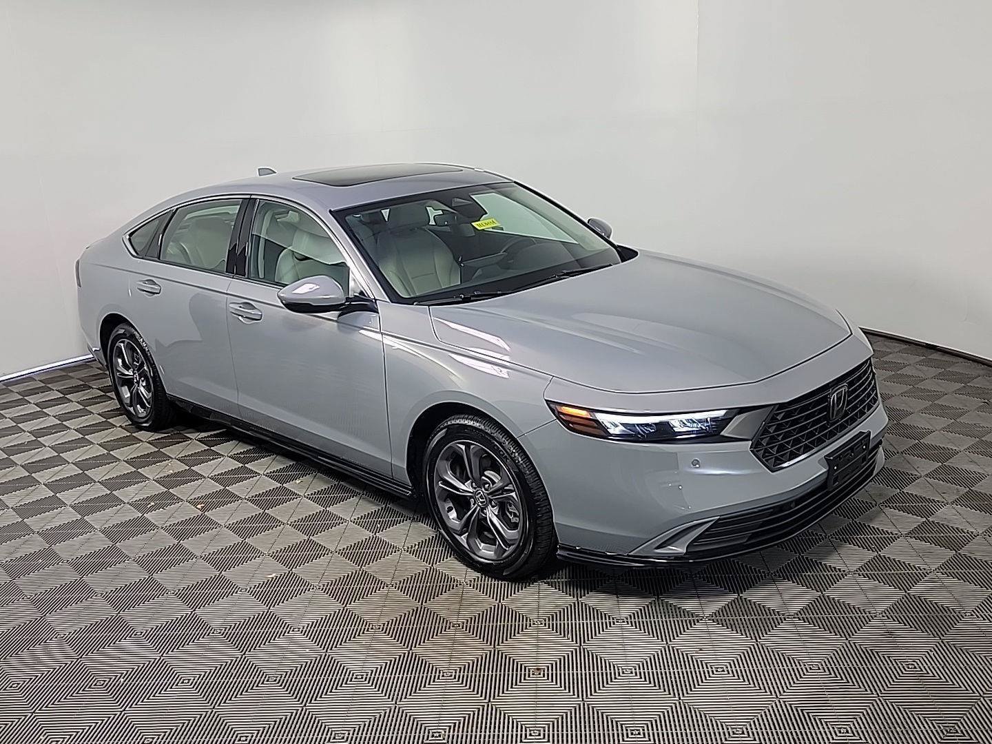 Certified 2025 Honda Accord EX-L image 2