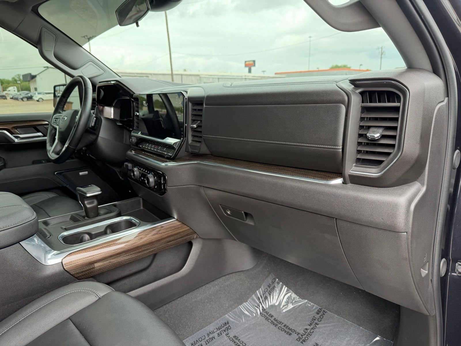 Used 2024 Chevrolet Silverado 1500 LT Trail Boss w/ Convenience Package II image 18