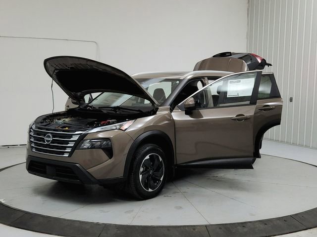 Used 2025 Nissan Rogue SV w/ SV Premium Package image 11