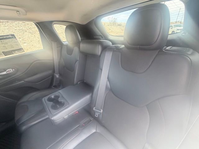 Used 2017 Jeep Cherokee Trailhawk AWD/4WD image 23