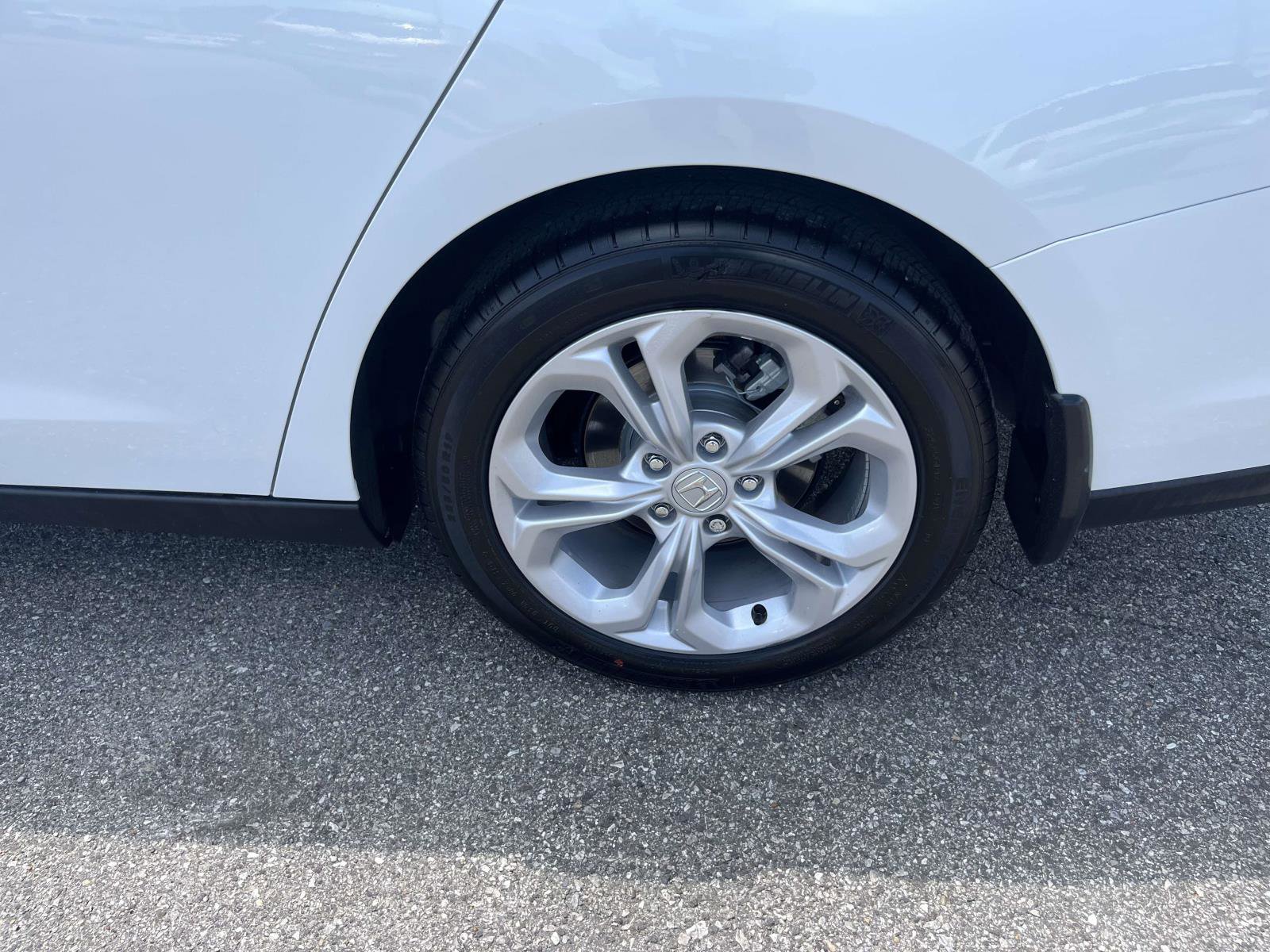 Certified 2025 Honda Accord LX image 6