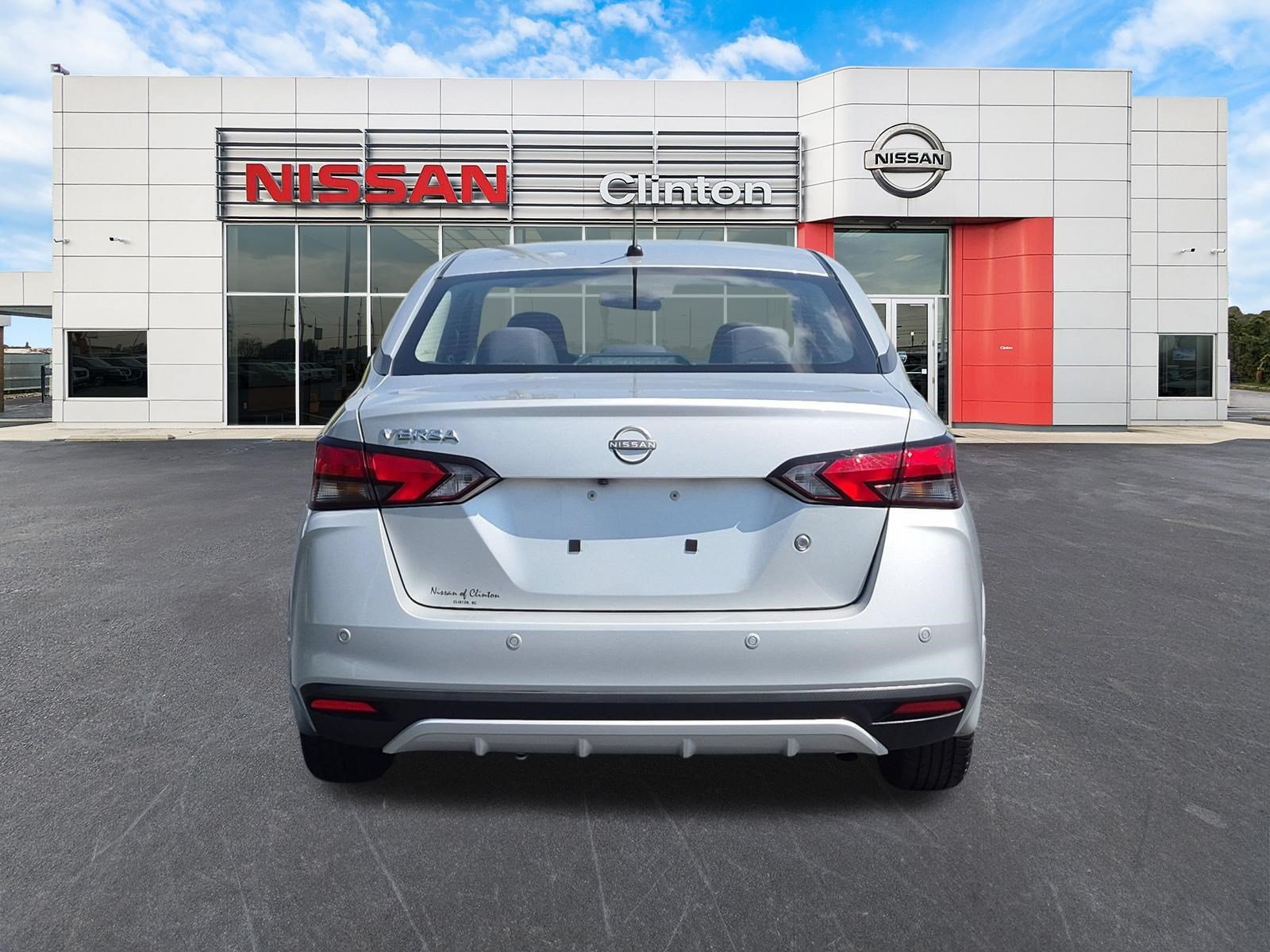Used 2023 Nissan Versa S w/ S Plus Package FWD image 4