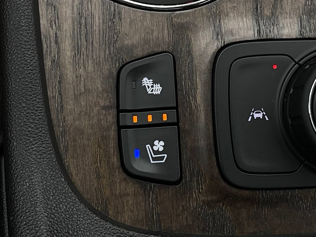 Used 2021 GMC Acadia Denali w/ Denali Technology Package FWD image 6