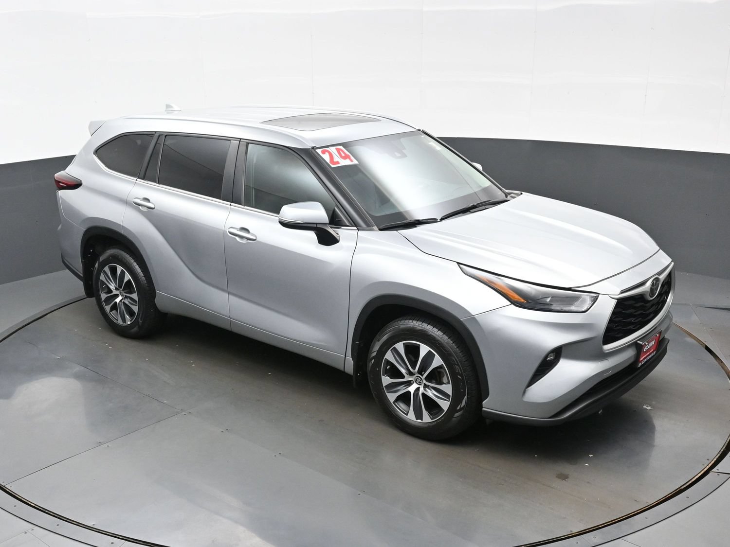 Used 2024 Toyota Highlander XLE AWD/4WD image 36