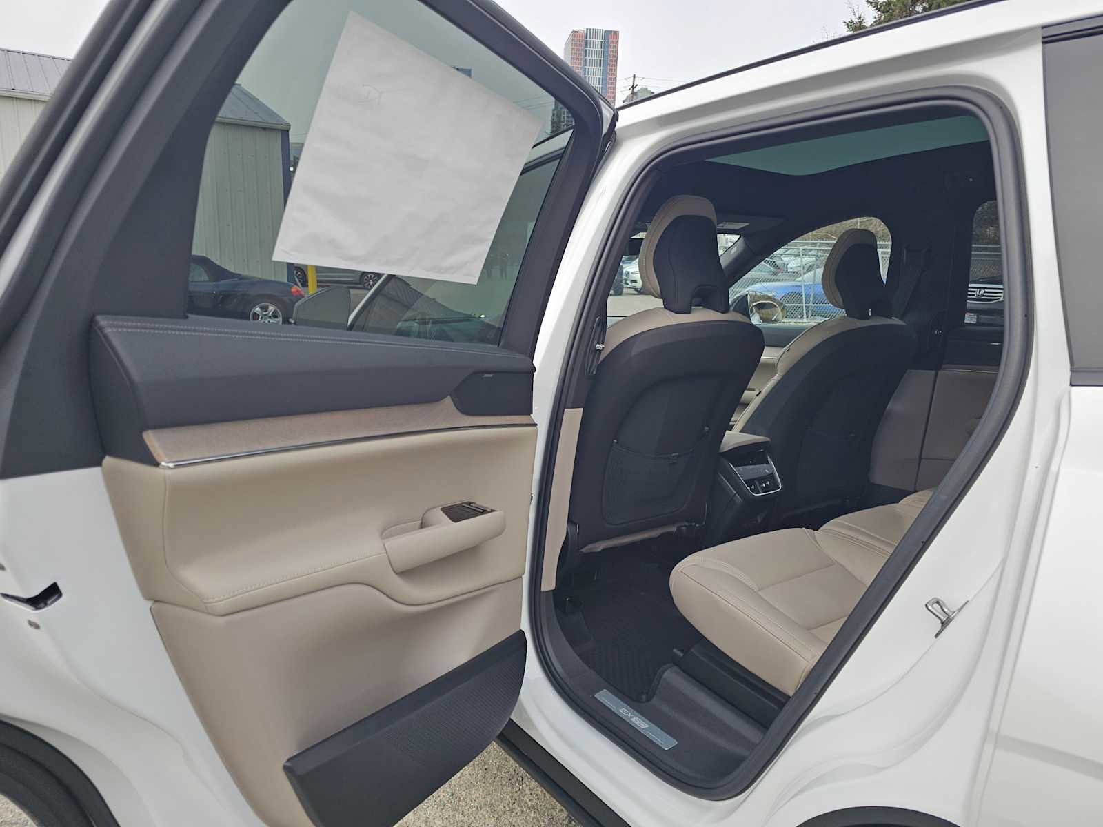 New 2026 Volvo EX90 Ultra image 17