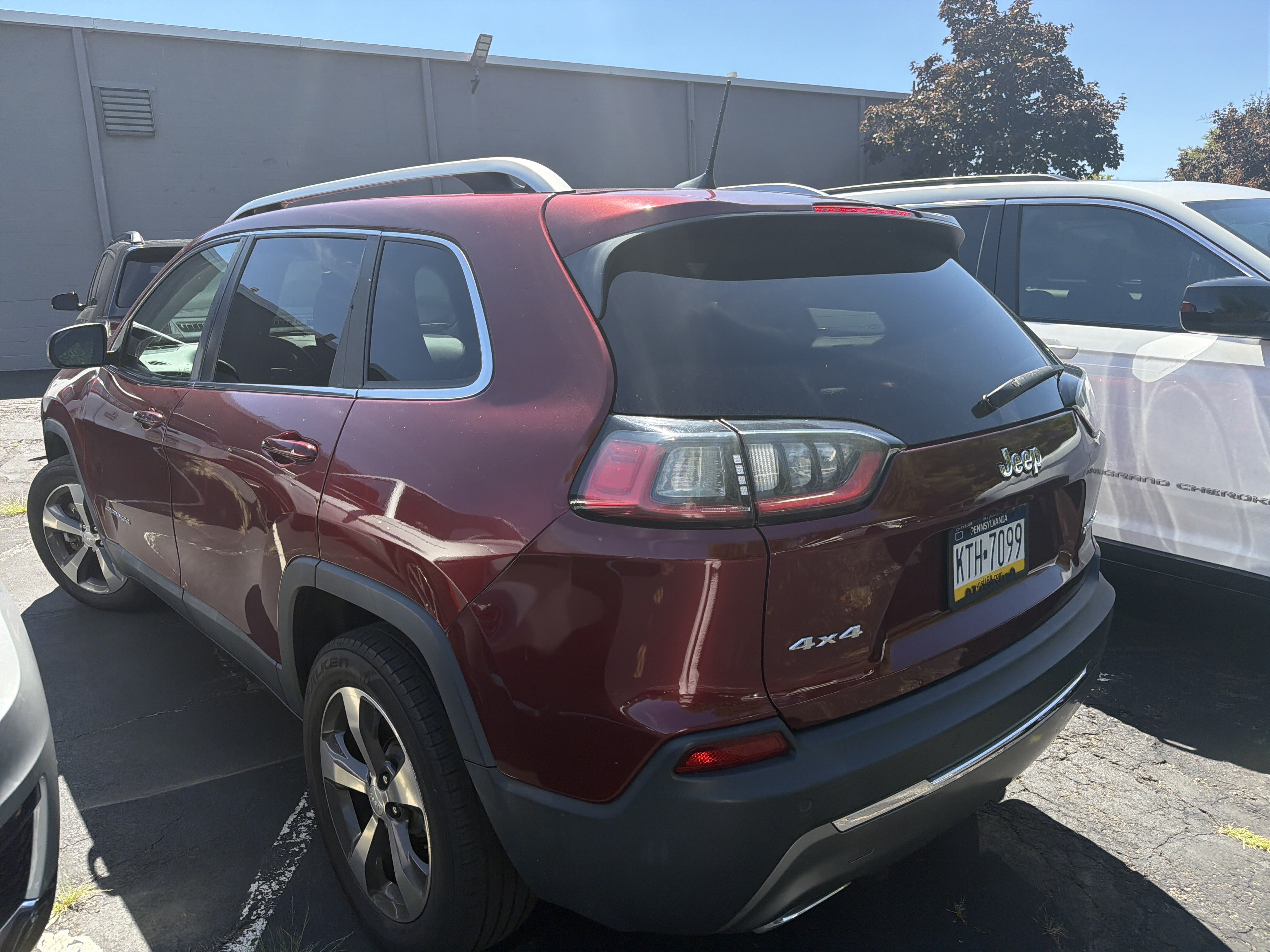 Used 2019 Jeep Cherokee Limited AWD/4WD image 4