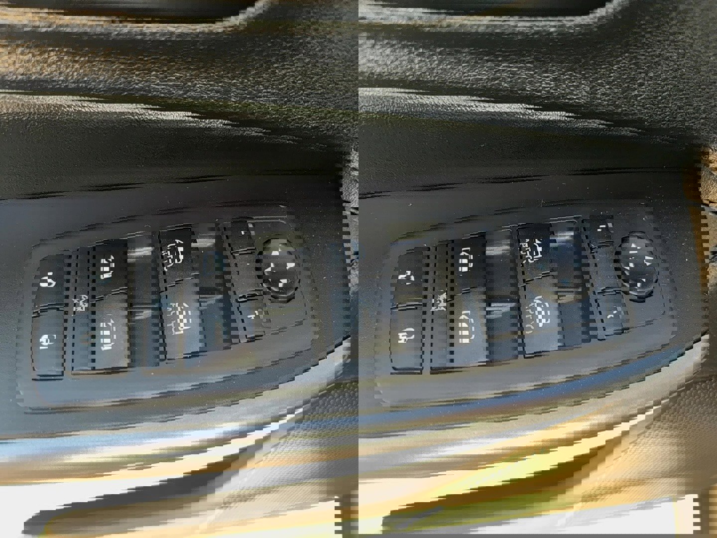 Used 2020 Jeep Cherokee Latitude Plus image 19