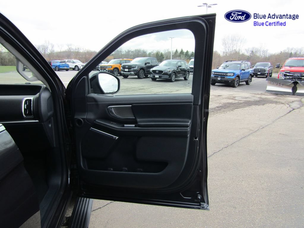 Certified 2025 Ford Expedition Platinum AWD/4WD image 47