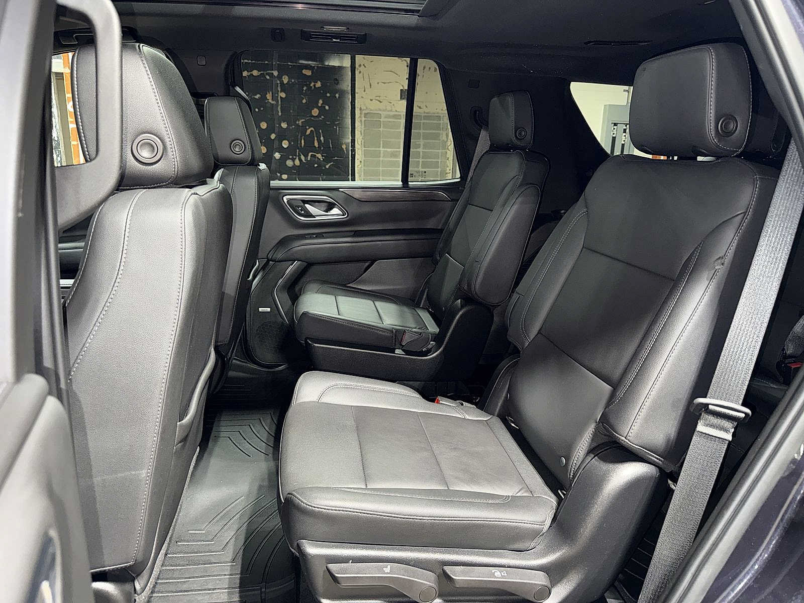 Used 2022 Chevrolet Tahoe Z71 w/ Luxury Package AWD/4WD image 17