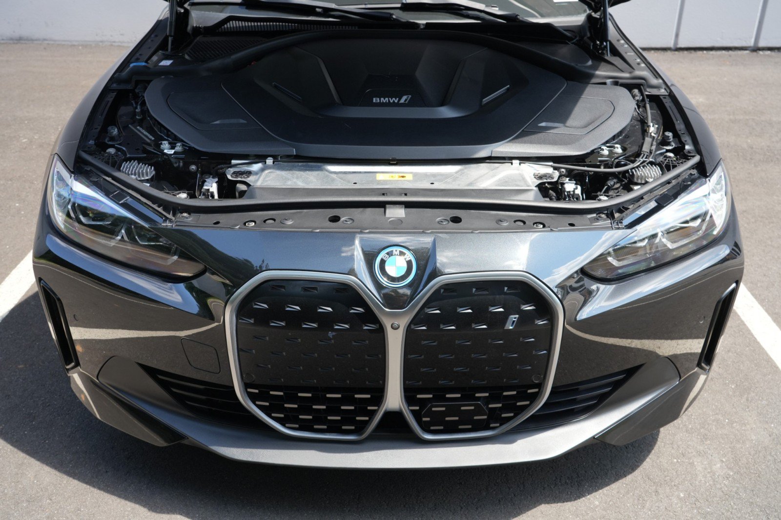 Used 2023 BMW i4 eDrive35 RWD image 8