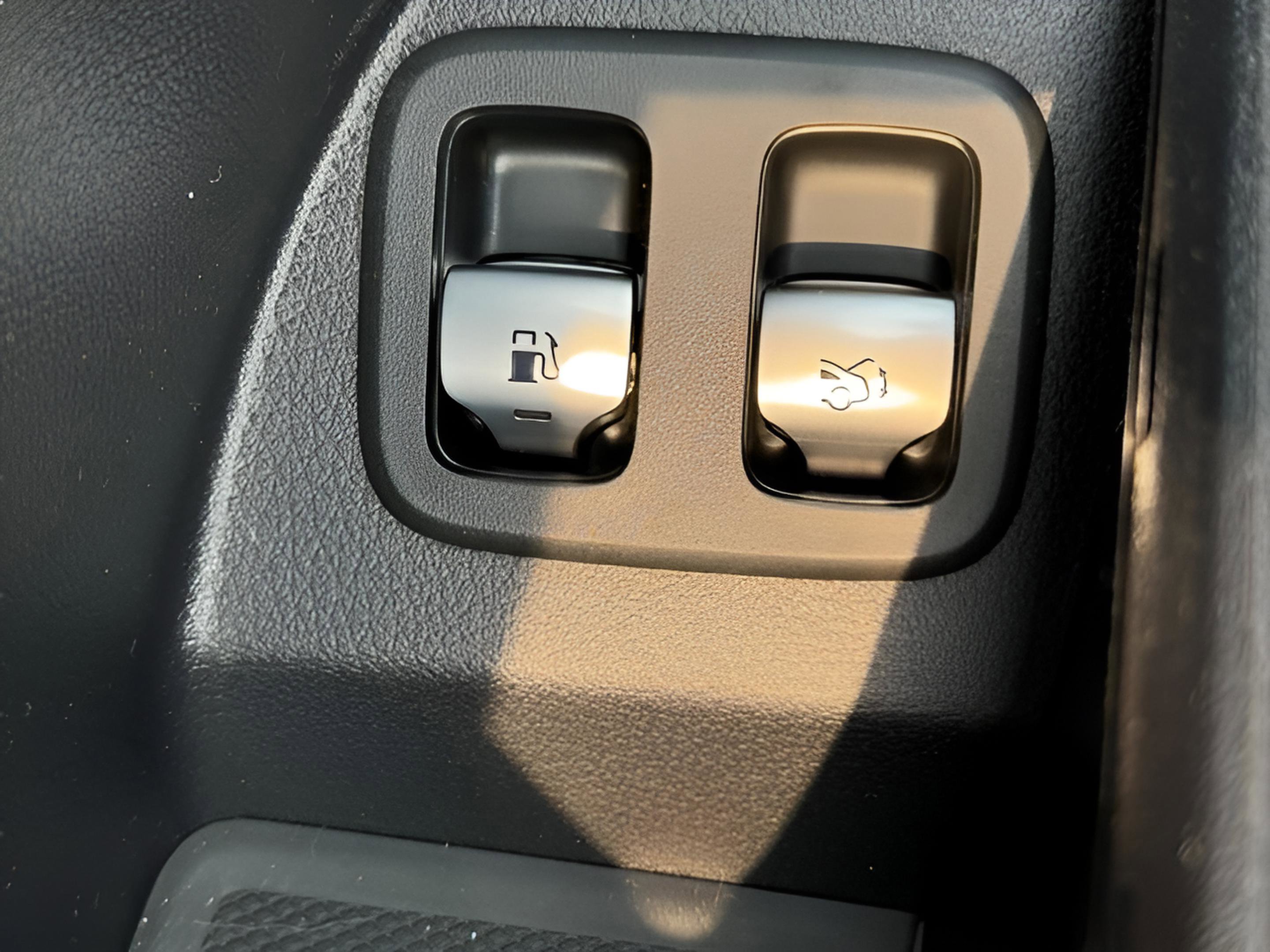 Certified 2025 Mercedes-Benz GLC 350e 4MATIC image 27